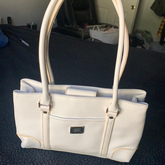 Lightly Used White Liz Claiborne Purse - Picture 1 of 5